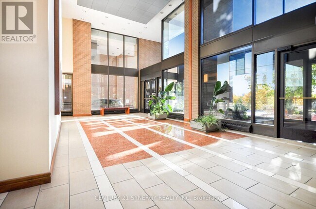 515 St. Laurent Blvd in Ottawa, ON - Building Photo - Building Photo