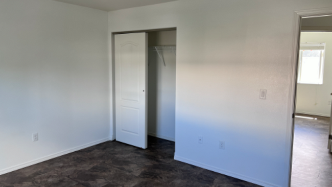 1337 S Monroe St in Moses Lake, WA - Foto de edificio - Building Photo