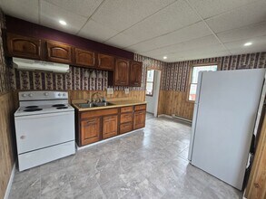36 Gaskill Ave-Unit -2 in Jeannette, PA - Building Photo - Building Photo
