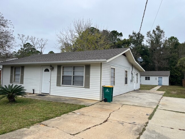 115 Alicia St in Pass Christian, MS - Building Photo - Building Photo