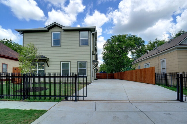 property at 1923 S Jennings Ave