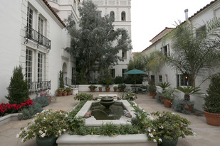 Harper House in Los Angeles, CA - Foto de edificio - Building Photo