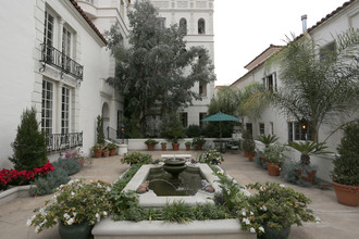 Harper House in Los Angeles, CA - Building Photo - Building Photo