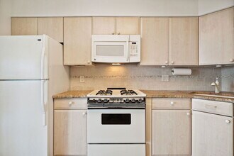 2401 Pennsylvania Ave in Philadelphia, PA - Foto de edificio - Building Photo