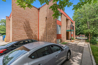 Colony Apartments in Ypsilanti, MI - Building Photo - Building Photo