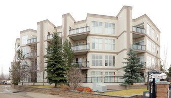 Southview Court in Edmonton, AB - Building Photo