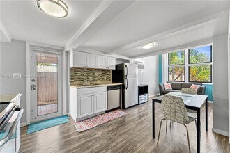 2618 Monroe St in Hollywood, FL - Building Photo - Building Photo