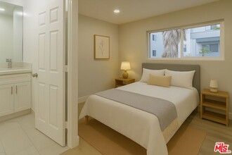 854 S Sherbourne Dr in Los Angeles, CA - Building Photo - Building Photo