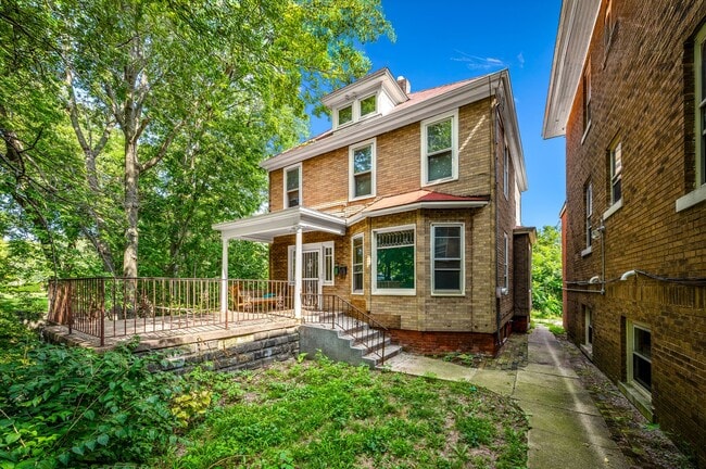 502 W High St