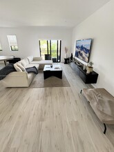 15560 SW 136th St-Unit -202 in Miami, FL - Building Photo - Building Photo