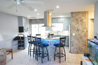 424 Lake Point Ct in Sun City Center, FL - Building Photo - Building Photo
