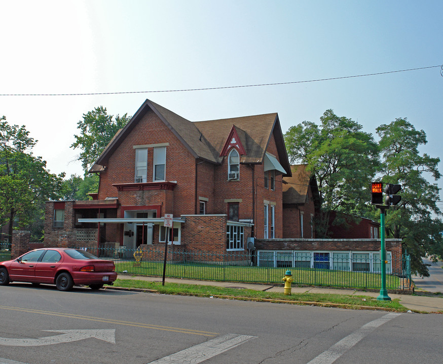 709 E High St in Springfield, OH - Building Photo