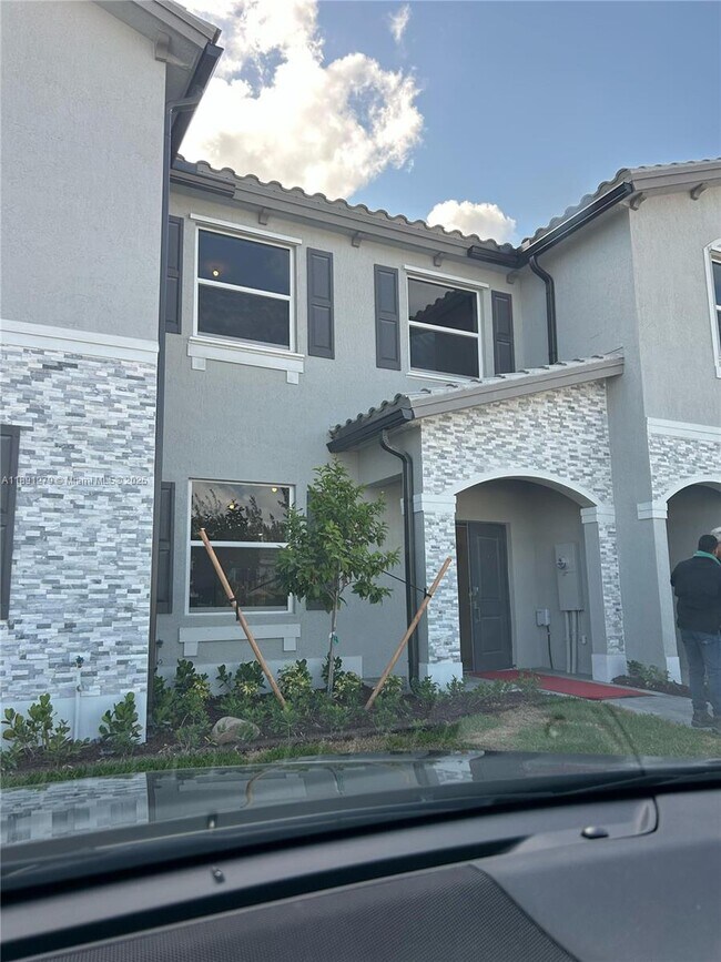 111 SE 11th St in Homestead, FL - Building Photo - Building Photo