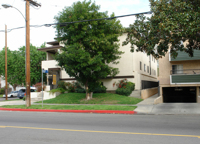 6456 Hazeltine Ave in Van Nuys, CA - Building Photo - Building Photo