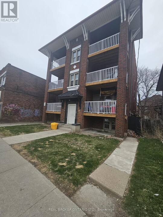 917-917 Main St E in Hamilton, ON - Building Photo