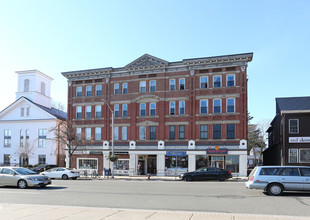 63-71 S Pleasant St in Amherst, MA - Foto de edificio - Building Photo