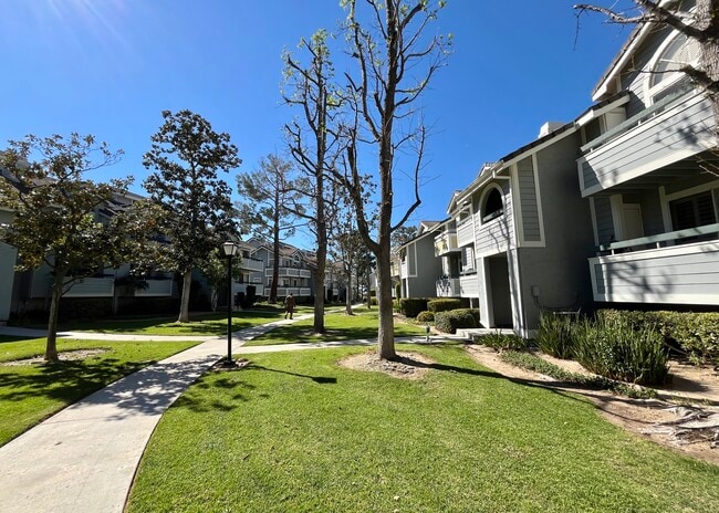 26758 Claudette St, Unit 430 in Santa Clarita, CA - Building Photo - Building Photo