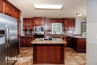 6706 River Hills Dr in Greensboro, NC - Foto de edificio - Building Photo