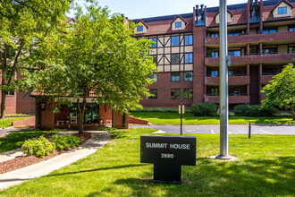 Summit House in Des Moines, IA - Building Photo - Building Photo