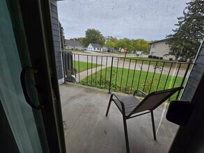 4521 S Ahmedi Ave, Unit 15 in St. Francis, WI - Building Photo - Building Photo