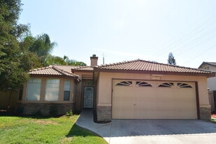 3540 S Cain Ct in Visalia, CA - Building Photo