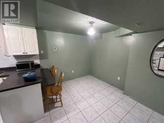 250 Mountainberry Rd in Brampton, ON - Building Photo - Building Photo