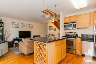 711 W Gordon Ter-Unit -301B in Chicago, IL - Building Photo - Building Photo