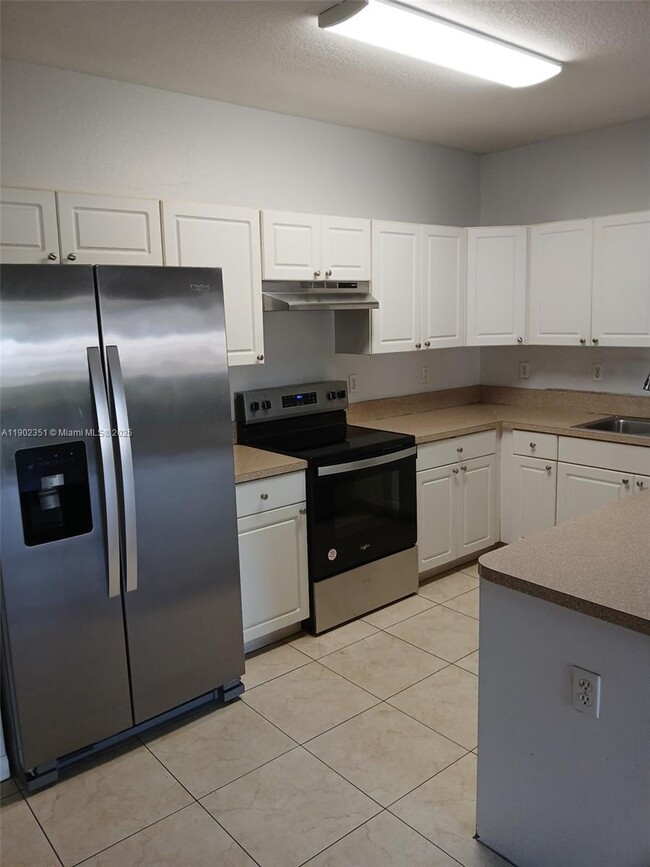 17350 NW 67th Ave in Hialeah, FL - Building Photo - Building Photo