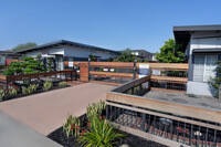 The Village Apartments in Gardena, CA - Foto de edificio - Building Photo