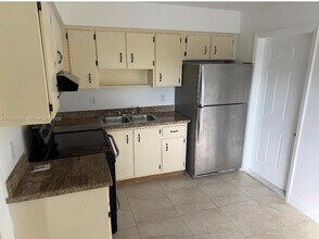 4631 SW 33rd Ave in Fort Lauderdale, FL - Building Photo - Building Photo