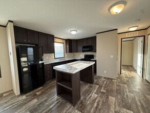 71505 St Howard Ct in Romeo, MI - Foto de edificio - Building Photo