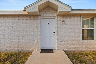 21 French Ave in Edinburg, TX - Building Photo