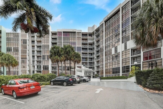 400 Leslie Dr, Unit 807 in Hallandale Beach, FL - Building Photo - Building Photo