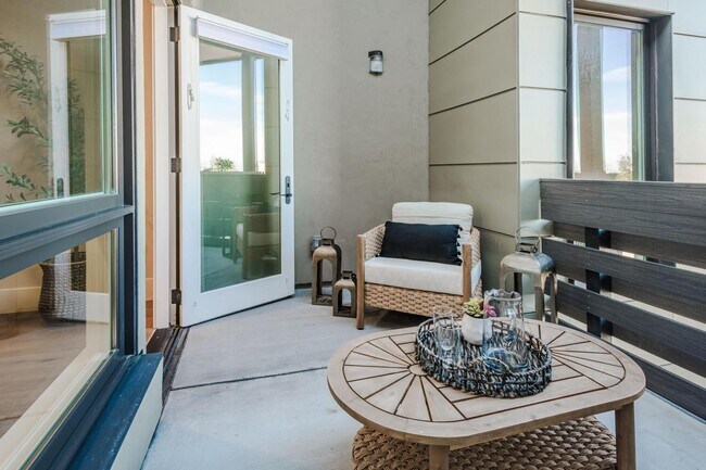 600 El Camino Real, Unit 600 Belmont in Belmont, CA - Foto de edificio - Building Photo