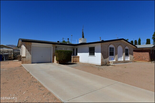 10601 Josie Pl in El Paso, TX - Building Photo - Building Photo