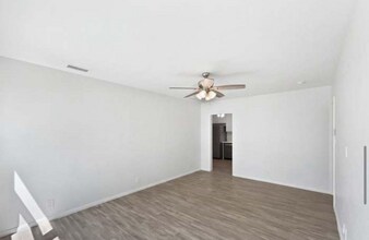 5728 Hazelbrook Ave in Lakewood, CA - Building Photo - Building Photo