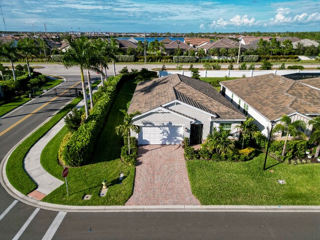 636 Ibiza Lp in Venice, FL - Building Photo - Building Photo