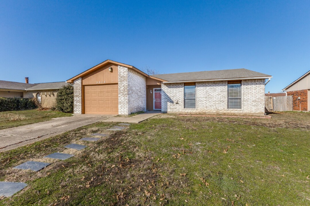 5517 Ramsey Dr in The Colony, TX - Foto de edificio