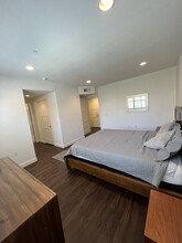 14412 Killion St, Unit 207 in Sherman Oaks, CA - Foto de edificio - Building Photo