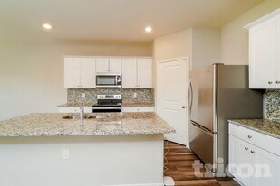 7411 Boa Holw in San Antonio, TX - Building Photo