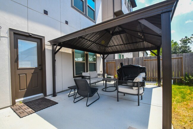 property at 4007 Centre Glen Dr