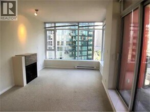 1211 Melville St in Vancouver, BC - Building Photo - Building Photo