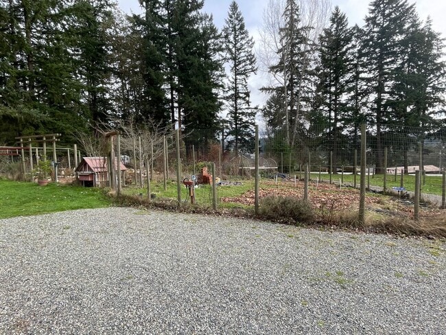 5268 S Honeymoon Bay Rd in Freeland, WA - Building Photo - Building Photo