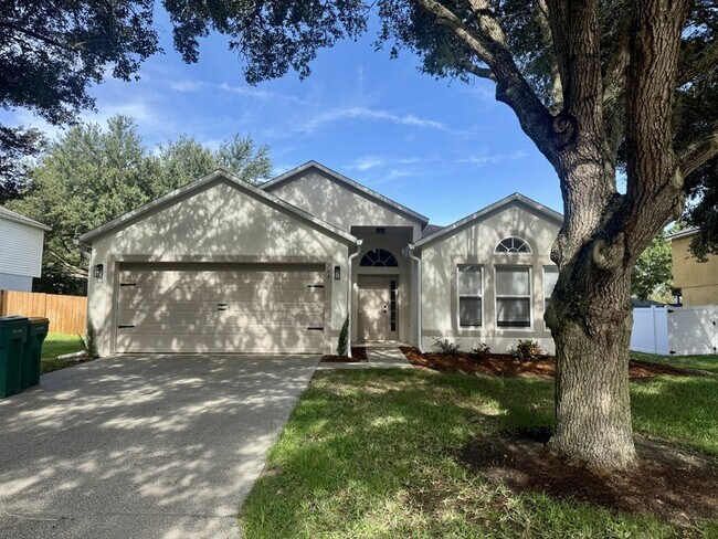 964 Vanderbilt Dr in Eustis, FL - Foto de edificio - Building Photo