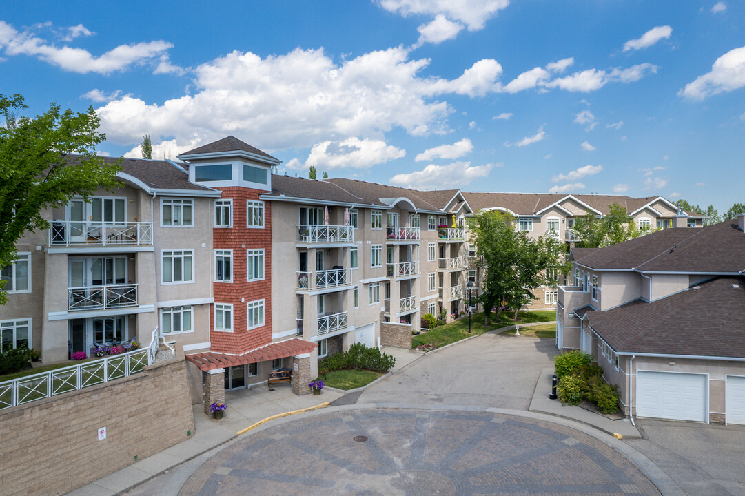 Emerald Rdige in Calgary, AB - Building Photo