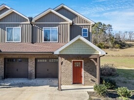 1712 McCleary Bend Rd in Sevierville, TN - Building Photo