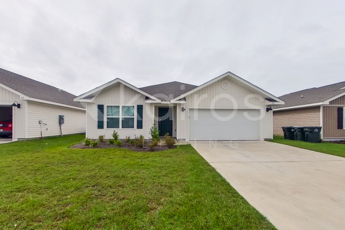 135 Swallowtail Ln in Pensacola, FL - Building Photo