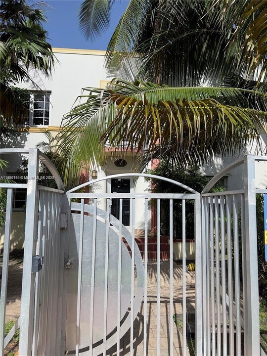 920 Euclid Ave in Miami Beach, FL - Building Photo