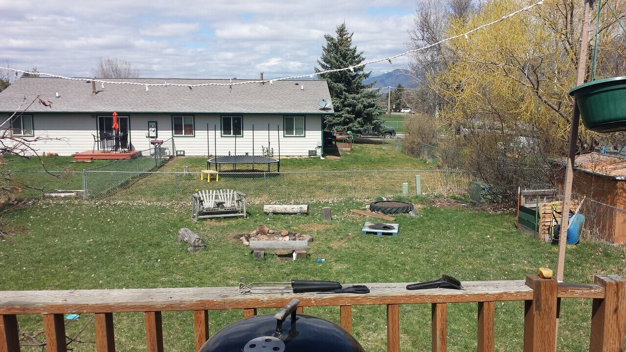 303 Accola Dr in Bozeman, MT - Building Photo