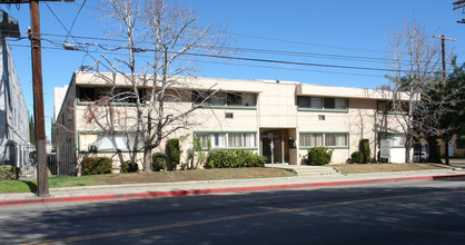 15405 Vanowen St in Van Nuys, CA - Building Photo - Building Photo